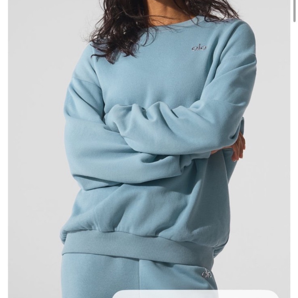 ALO Yoga Blue Sweatshirt worn but in great condition!! Celestial blue sold out !
